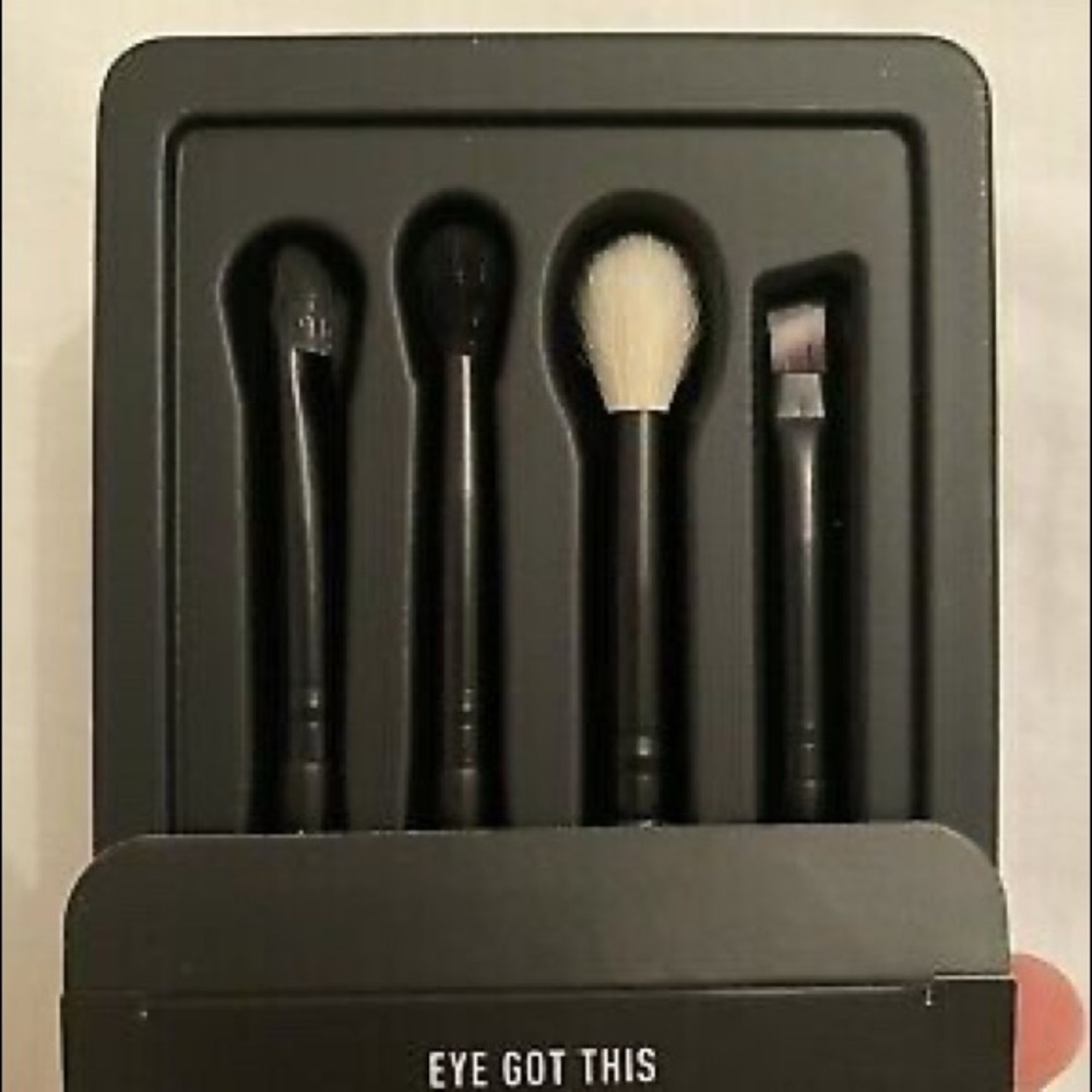 Morphe Eye got this 4 piece eye brush collection.